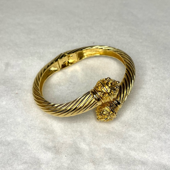 NWOT VTG Joan Rivers Classics Collection Gold Bracelet - Changeable End Charms - Picture 3 of 6